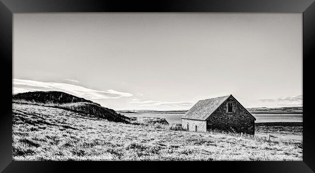 The bothy on the farne Framed Print by David McCulloch