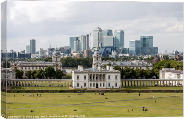  Queens House with the skyline of Canary Wharf Canvas Print by Pere Sanz