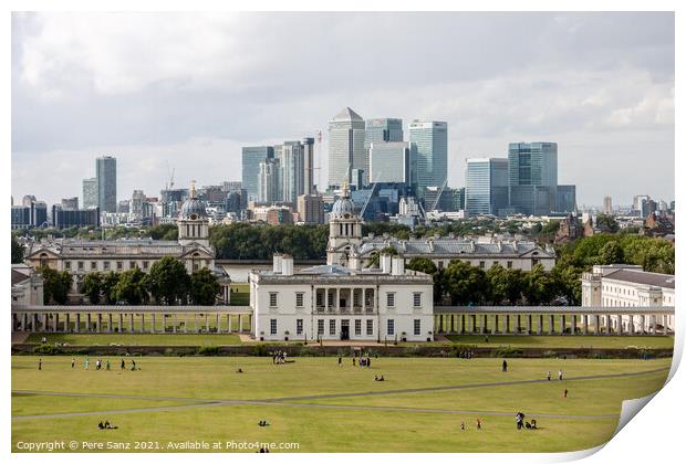  Queens House with the skyline of Canary Wharf Print by Pere Sanz
