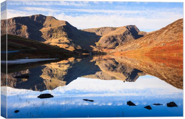 Llyn Ogwen Lake Mountain Reflections in Snowdonia Canvas Print by Pearl Bucknall