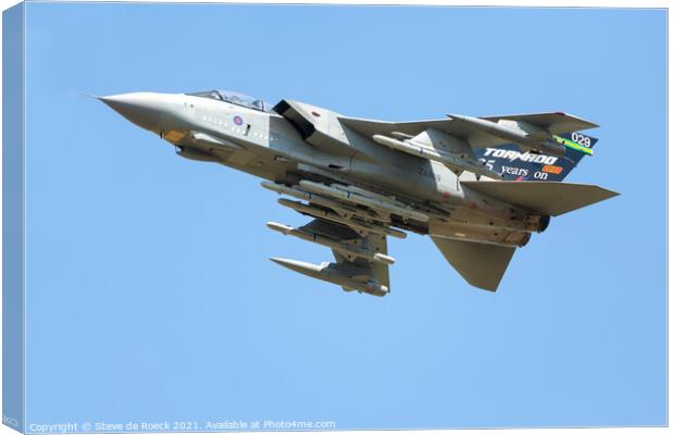 Panavia Tornado Low Fly Past Canvas Print by Steve de Roeck