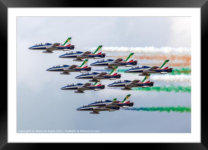 Frecce Tricolore Aerobatic Display Framed Mounted Print by Steve de Roeck