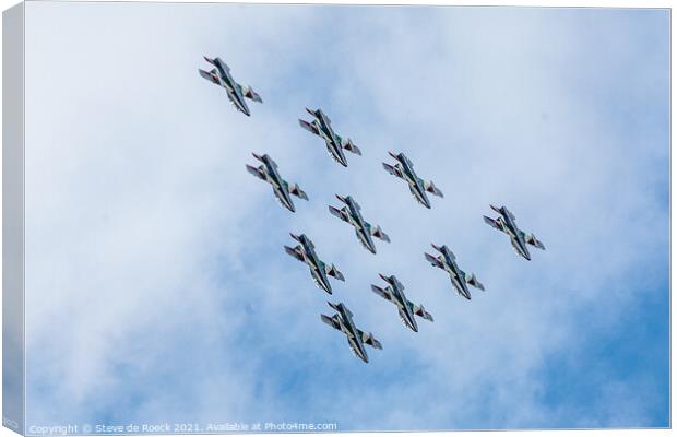Frecce Tricolore Loop In Formation Canvas Print by Steve de Roeck