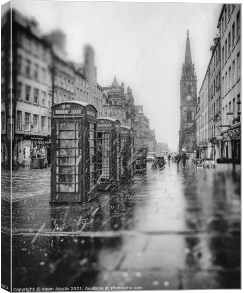 Blurry blizzard royal mile Canvas Print by Kevin Ainslie