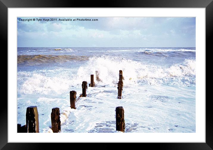 Happisburgh breakers Framed Mounted Print by Tytn Hays