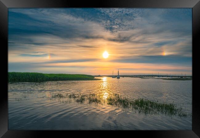 Sun dog. Framed Print by Bill Allsopp