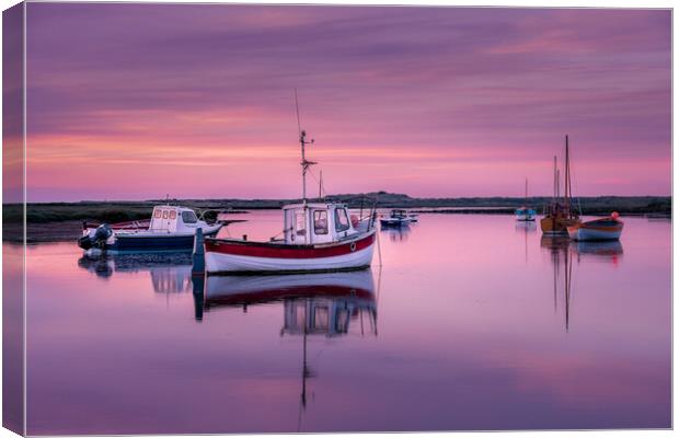 A fine end to the day. Canvas Print by Bill Allsopp