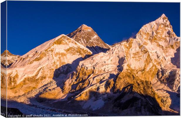 Everest sunset Canvas Print by geoff shoults