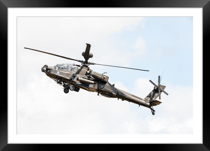 Westland Apache fighter helicopter Framed Mounted Print by Steve de Roeck