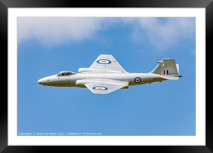 English Electric Canberra PR9. Framed Mounted Print by Steve de Roeck