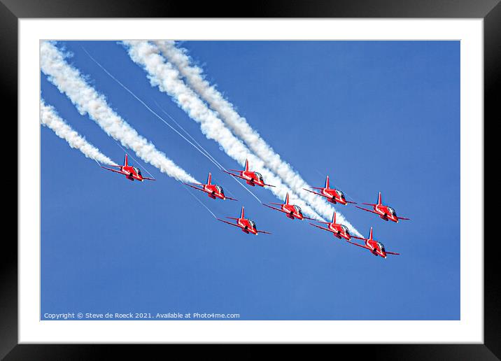 Red Arrows Formation Jets. Framed Mounted Print by Steve de Roeck