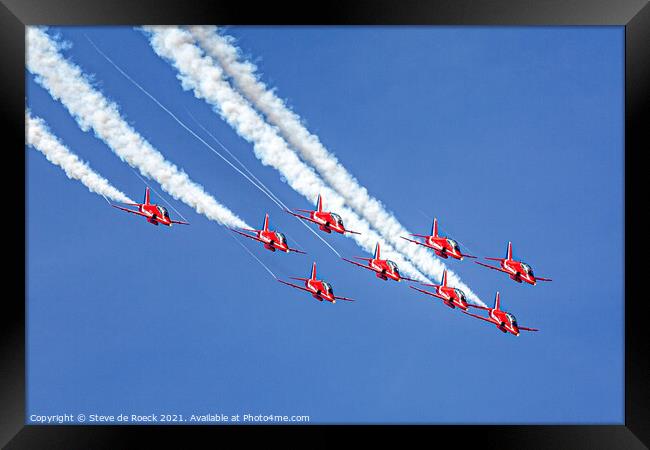 Red Arrows Formation Jets. Framed Print by Steve de Roeck