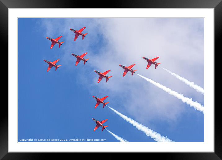 Red Arrows Display Formation Framed Mounted Print by Steve de Roeck