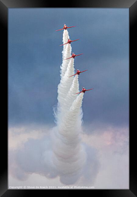 Red Arrows Aerobatic Display Framed Print by Steve de Roeck