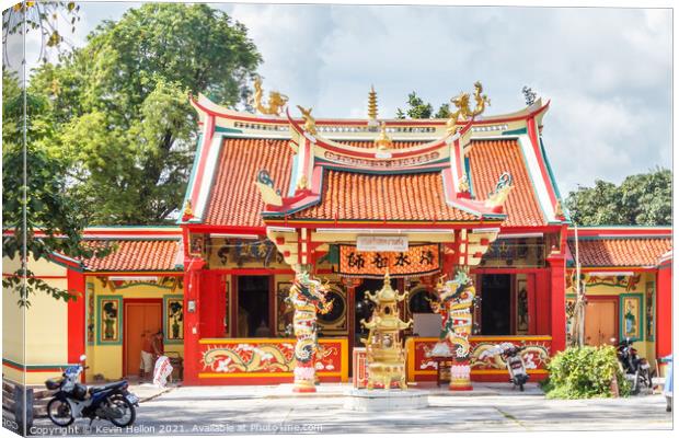 Chinese buddhist temple Canvas Print by Kevin Hellon
