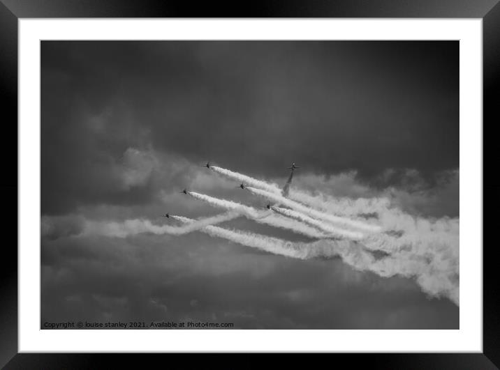  Red arrows flying in stormy clouds  Framed Mounted Print by louise stanley