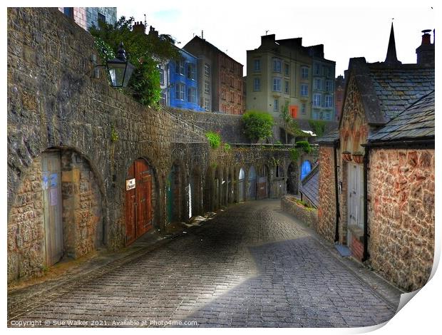 The cobbled streets of Tenby, Wales Print by Sue Walker