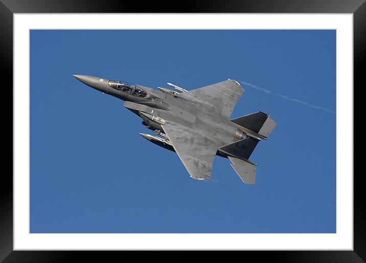 F15 in clear blue sky Framed Mounted Print by Rory Trappe