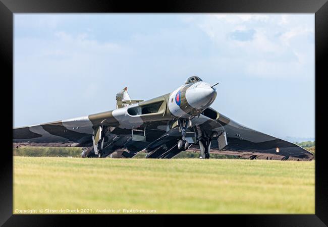Avro Vulcan Starts Its Take Off Roll Framed Print by Steve de Roeck