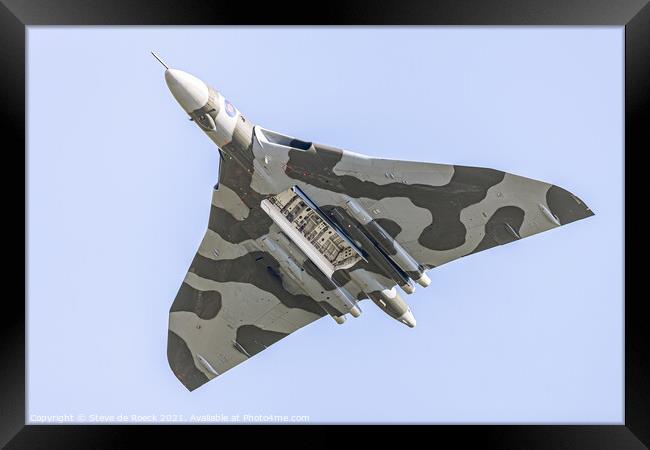 Avro Vulcan, Bomb Bays Open. Framed Print by Steve de Roeck