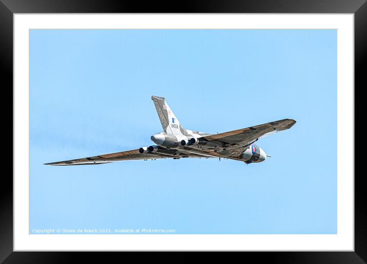 Avro Vulcan XH558 Climbing Away Framed Mounted Print by Steve de Roeck