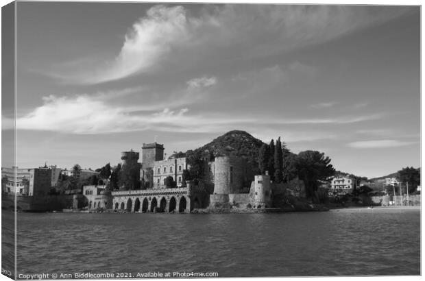 A view of the Chateau from the harbor in monochrom Canvas Print by Ann Biddlecombe