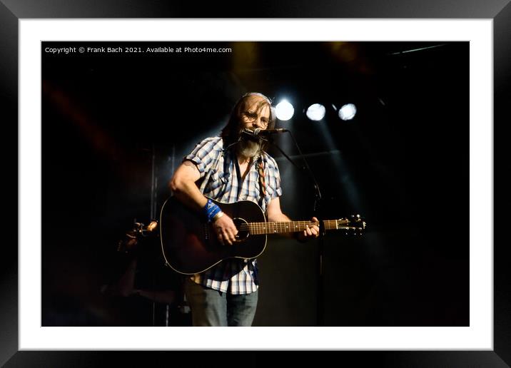 CAMBRIDGE UK,  JULY 27 2007: Steve Earle, American contemporary  Framed Mounted Print by Frank Bach