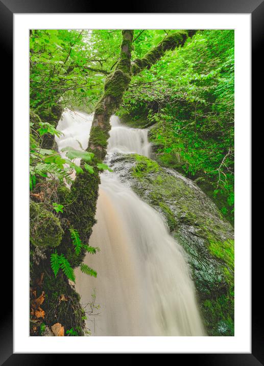 Spectacle Ee falls Framed Mounted Print by Duncan Loraine