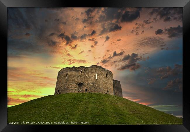 Clifford's tower in York  Framed Print by PHILIP CHALK