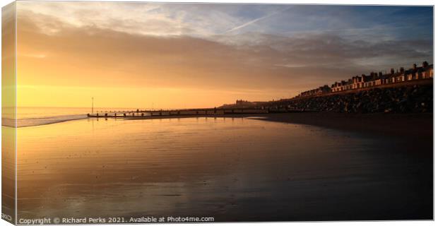 Sunrise at Withernsea Beach Canvas Print by Richard Perks
