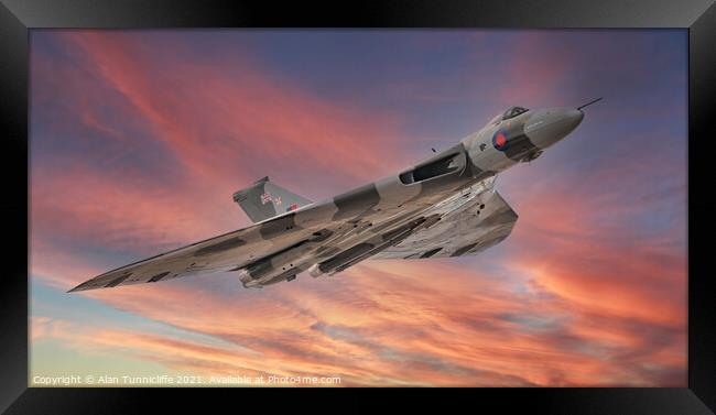 avro vulcan bomber Framed Print by Alan Tunnicliffe