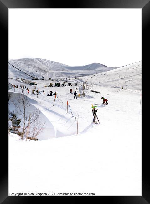 Cairngorm Skiing Framed Print by Alan Simpson