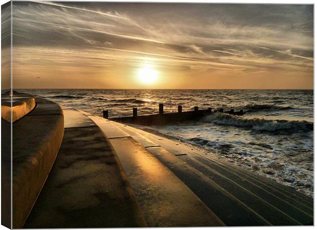 Sunset at Cleveleys Lancashire. Canvas Print by Lilian Marshall