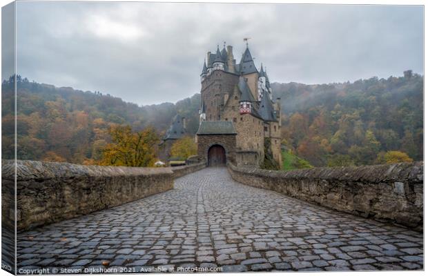 Eltz Castle in Germany Canvas Print by Steven Dijkshoorn