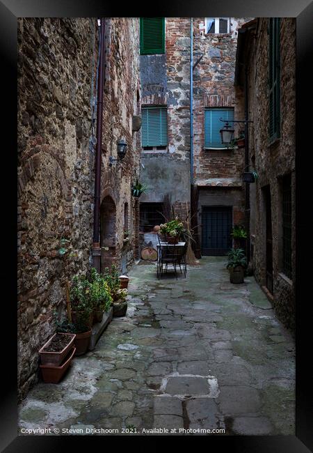 A normal house in Italy wit a lot of ambiance Framed Print by Steven Dijkshoorn
