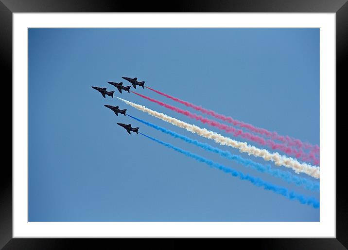 Red Arrows Framed Mounted Print by Dan Davidson