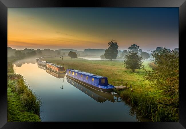 The Ashby Canal at dawn. Framed Print by Bill Allsopp