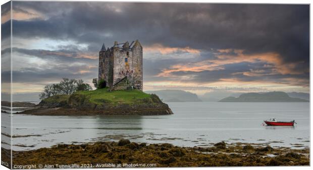 castle stalker scotland Canvas Print by Alan Tunnicliffe