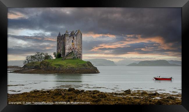 castle stalker scotland Framed Print by Alan Tunnicliffe