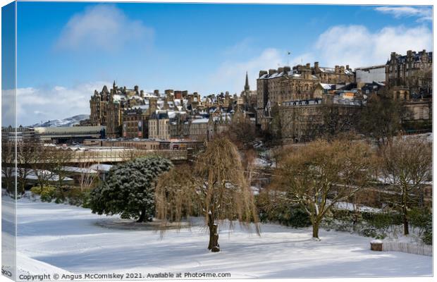 Edinburgh Old Town in snow Canvas Print by Angus McComiskey