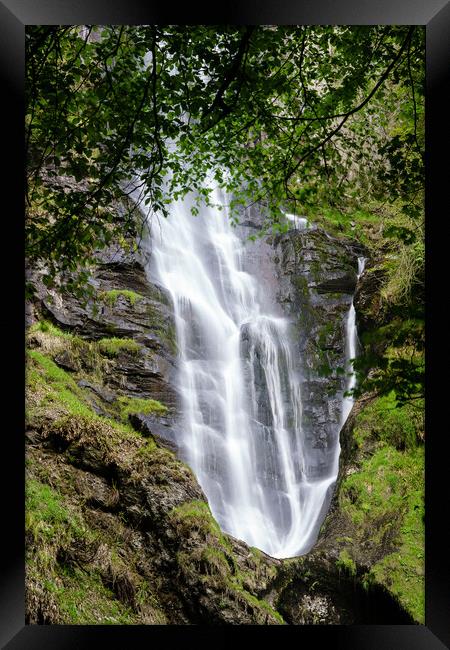 Water falling into midway pool at waterfall of Pistyll Rhaeadr i Framed Print by Steve Heap