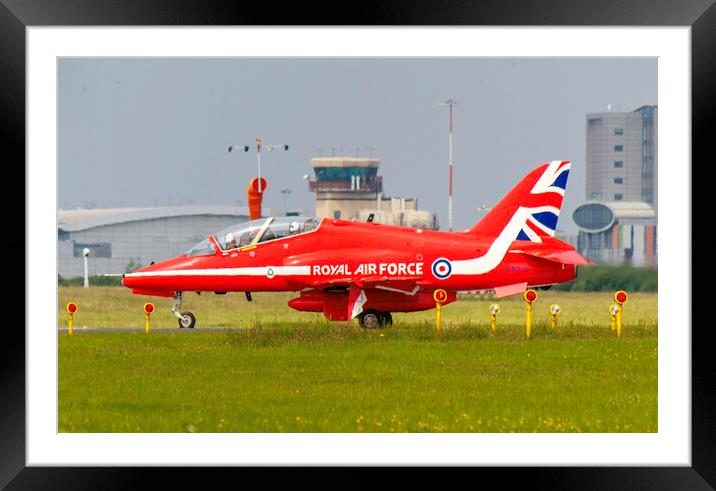 Red arrow Framed Mounted Print by Kevin Elias