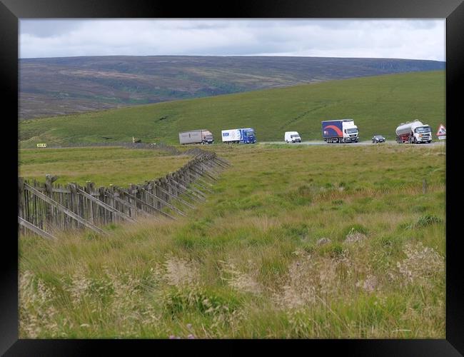  Woodhead pass Holmfirth Framed Print by Roy Hinchliffe