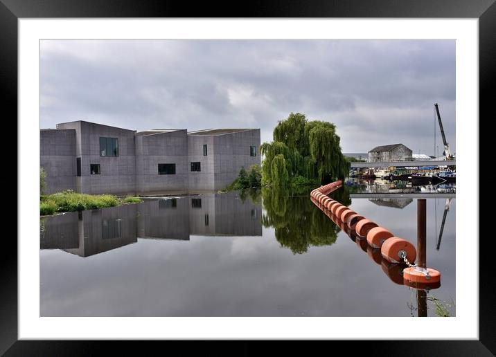 The Hepworth Wakefield Framed Mounted Print by Roy Hinchliffe