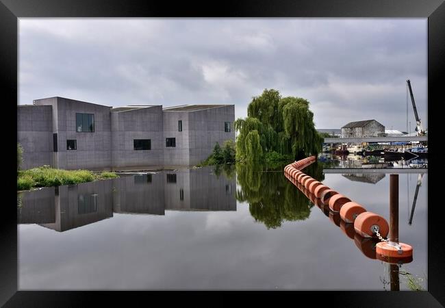 The Hepworth Wakefield Framed Print by Roy Hinchliffe