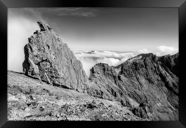 The Inn Pin, monochrome Framed Print by geoff shoults