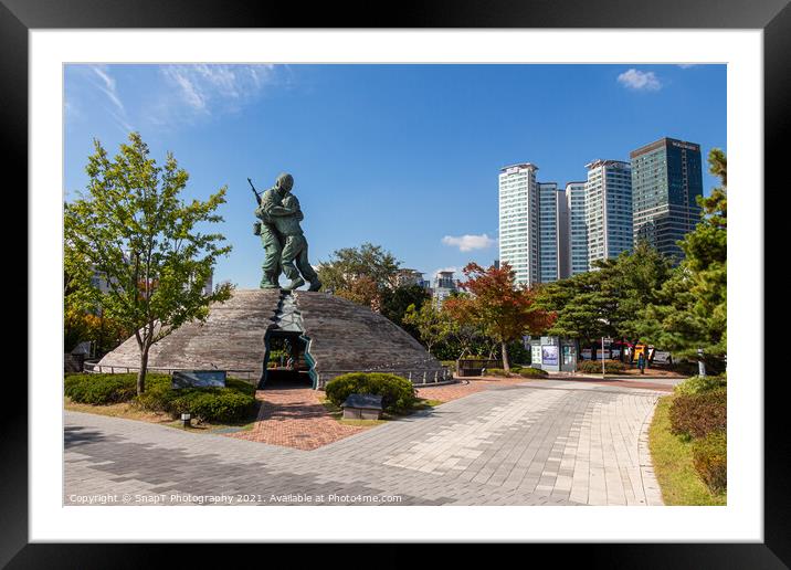 The 'Statue of Brothers' at the War Memorial of Korea Museum, Seoul, South Korea Framed Mounted Print by SnapT Photography