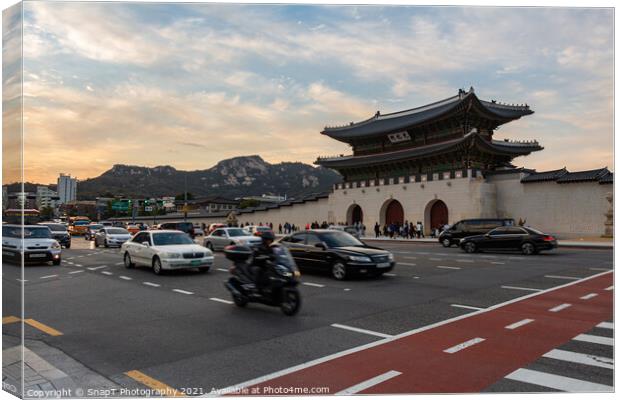 Gwanghwamun Gate at Gyeongbokgung Palace at sunset, Seoul, South Korea Canvas Print by SnapT Photography