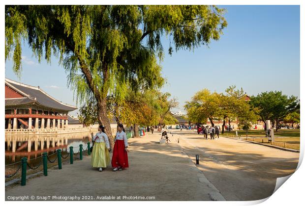 Two women in hanboks walking beside the lake at Gyeongbokgung Palace, Seoul Print by SnapT Photography
