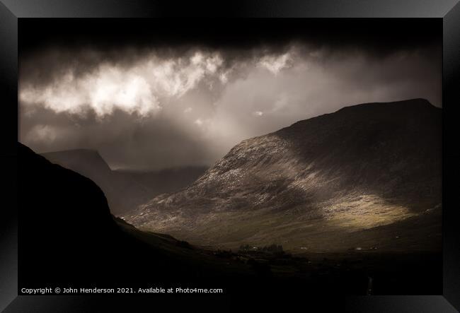 Snowdonia landscape  Framed Print by John Henderson